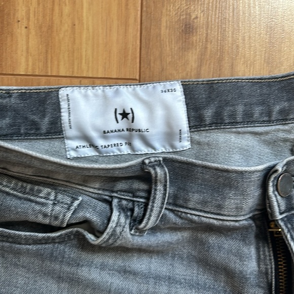 Banana Republic Men’s Grey Denim Jeans Pants 36x30 Athletic Tapered Fit - Picture 2 of 6